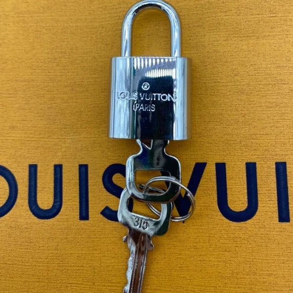 Louis Vuitton Silver Lock and Key ~ RARE! 🔓🔑 Necklace Charm or Adorn Handbag - Picture 6 of 16